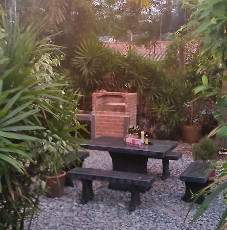 Daisy'S 2 Bedroom Family Home For Up To 5 Guests With Garden & Bbq Koh Samet Esterno foto