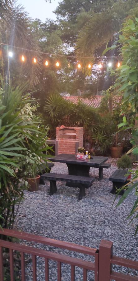 Daisy'S 2 Bedroom Family Home For Up To 5 Guests With Garden & Bbq Koh Samet Esterno foto